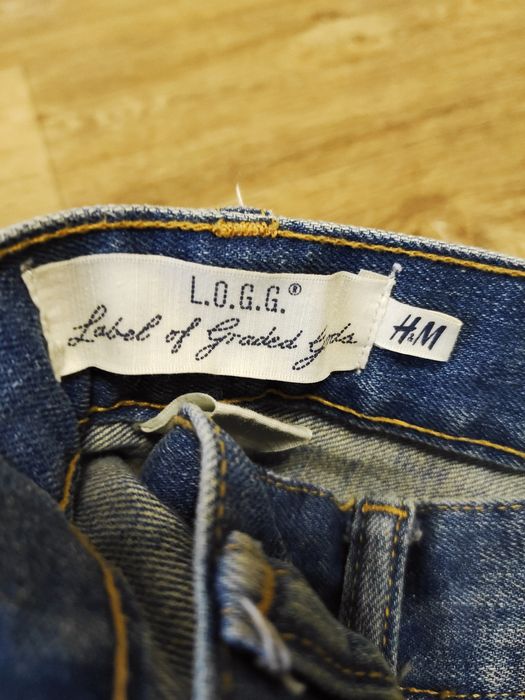 Светлые джинсы HM