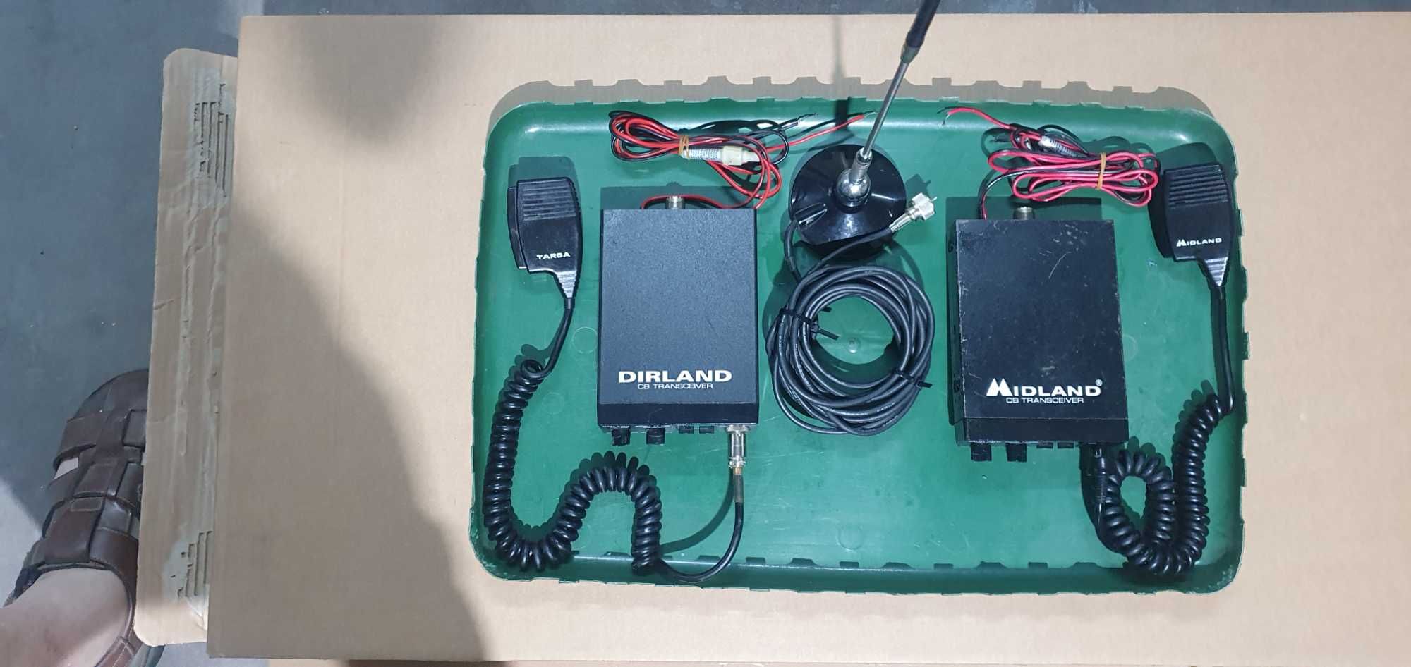 Dois rádios CB da Midland com micros e 1 antena magnética