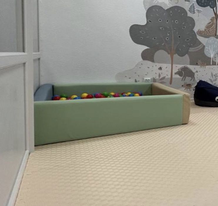 Сухий басейн з кульками