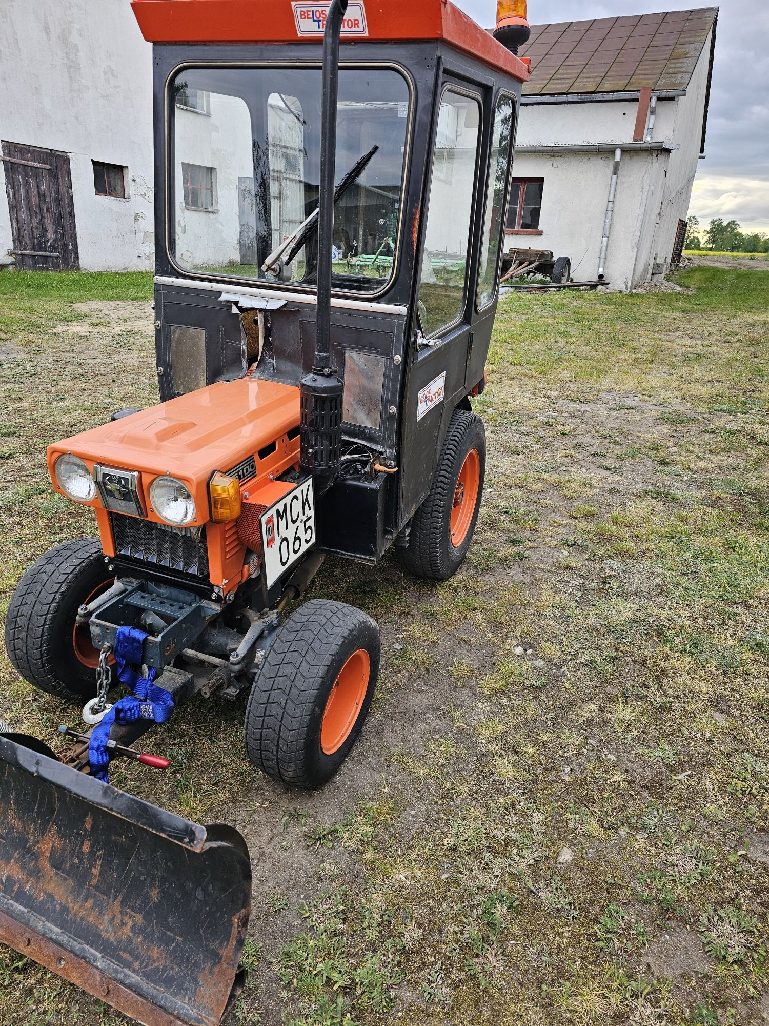 Kubota  B5100 4x4  mini traktorek nie iseki yanmar