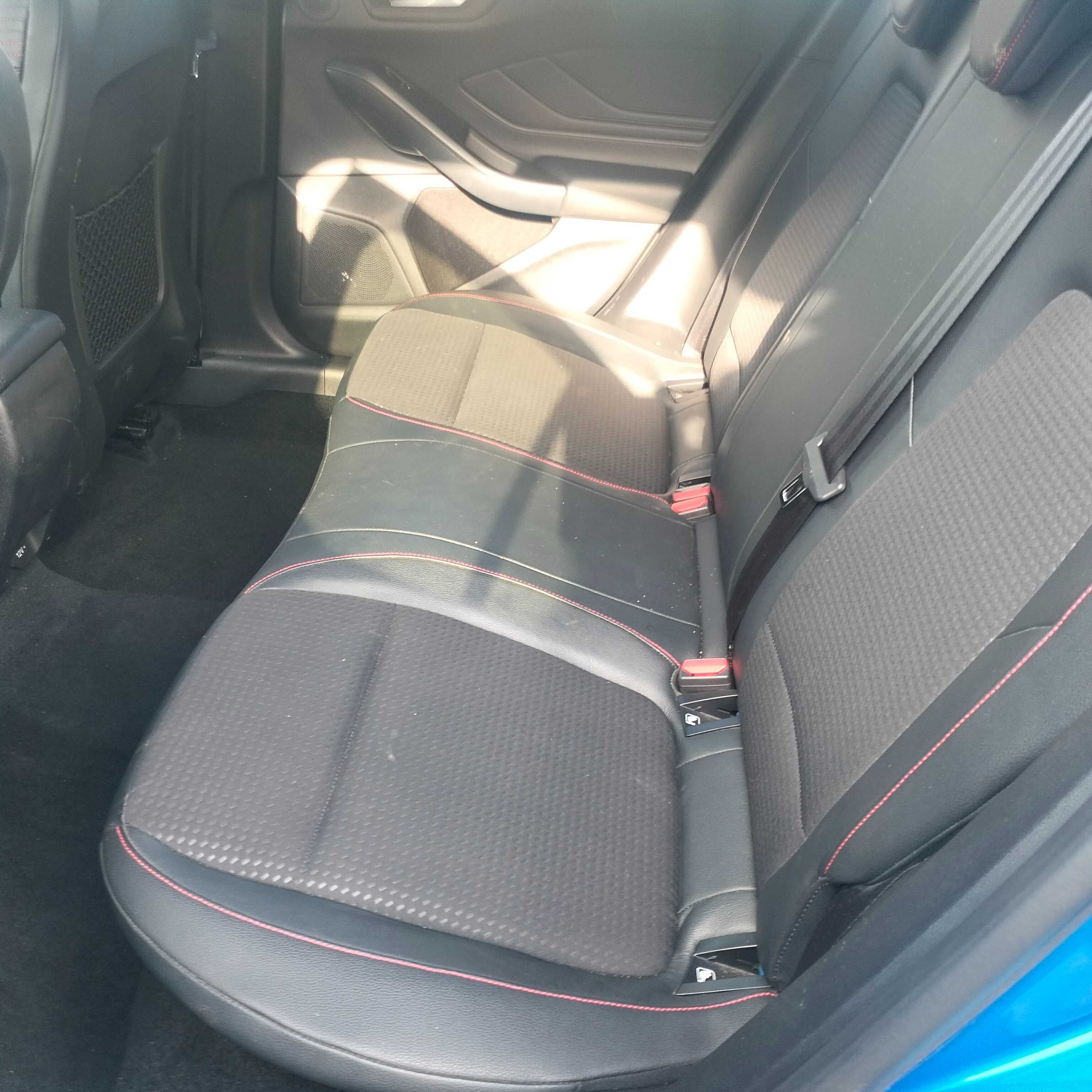 fotele kanapa tapicerki ford focus mk4 st line grzane czerwona nić