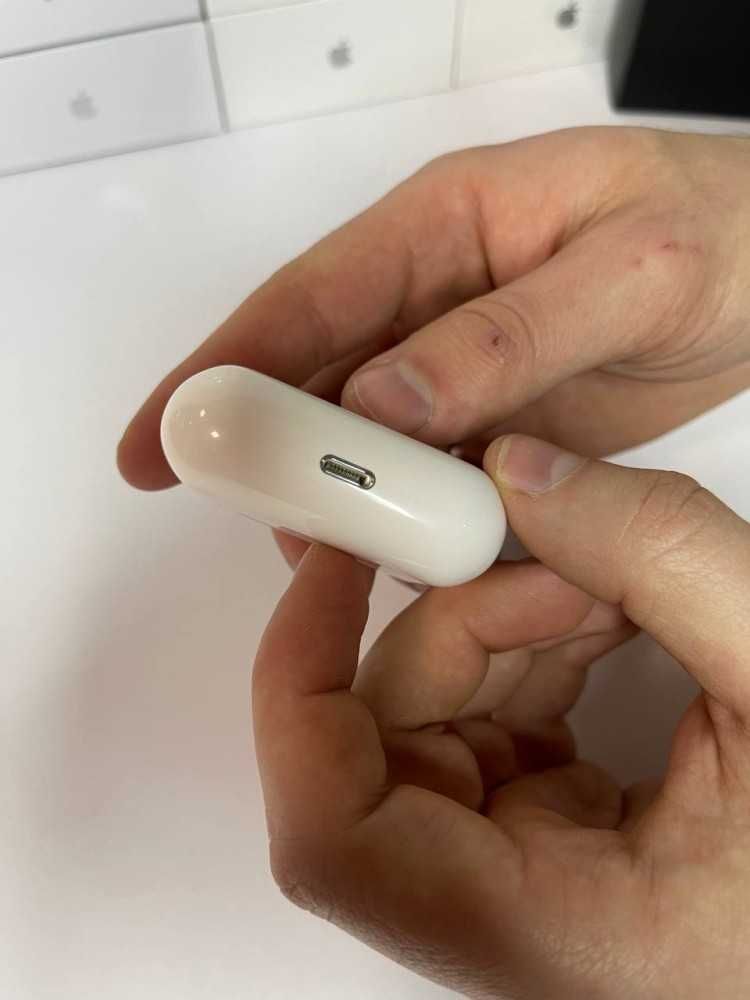 Навушники AirPods Pro Wireless charging case,білий колір.