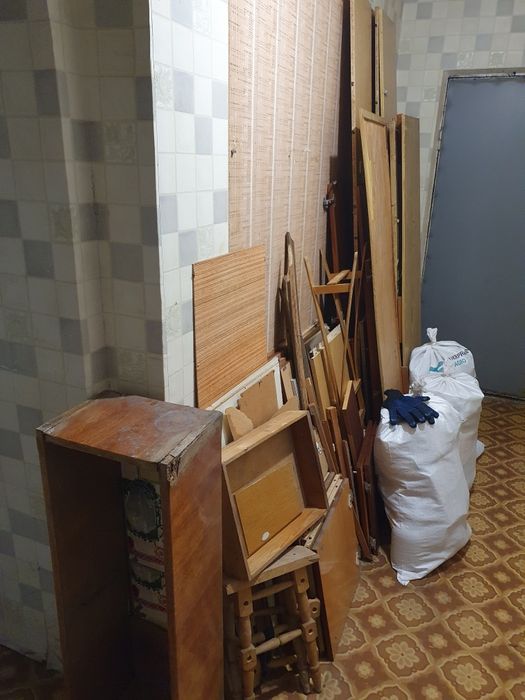 Хлам, демонтированная мебель, доски