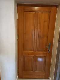 Sprzedam drzwi drewniane antywłamaniowe