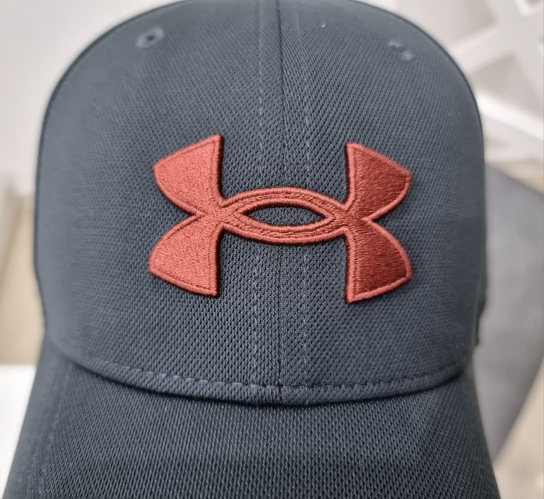 Czapka z daszkiem Under Armour Blitzing rozmiar regulowany.