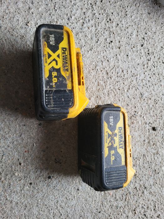 2szt bateria dewalt 5ah 18v uszkodzone