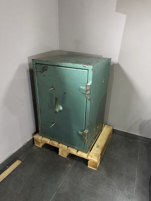 Продам сейф 3 клас