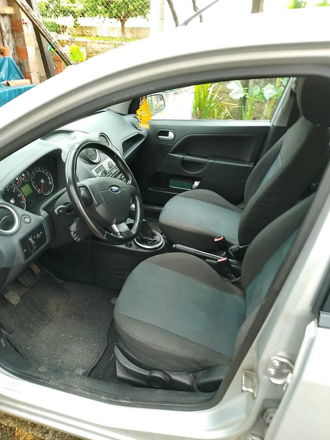vendo Ford Fiesta