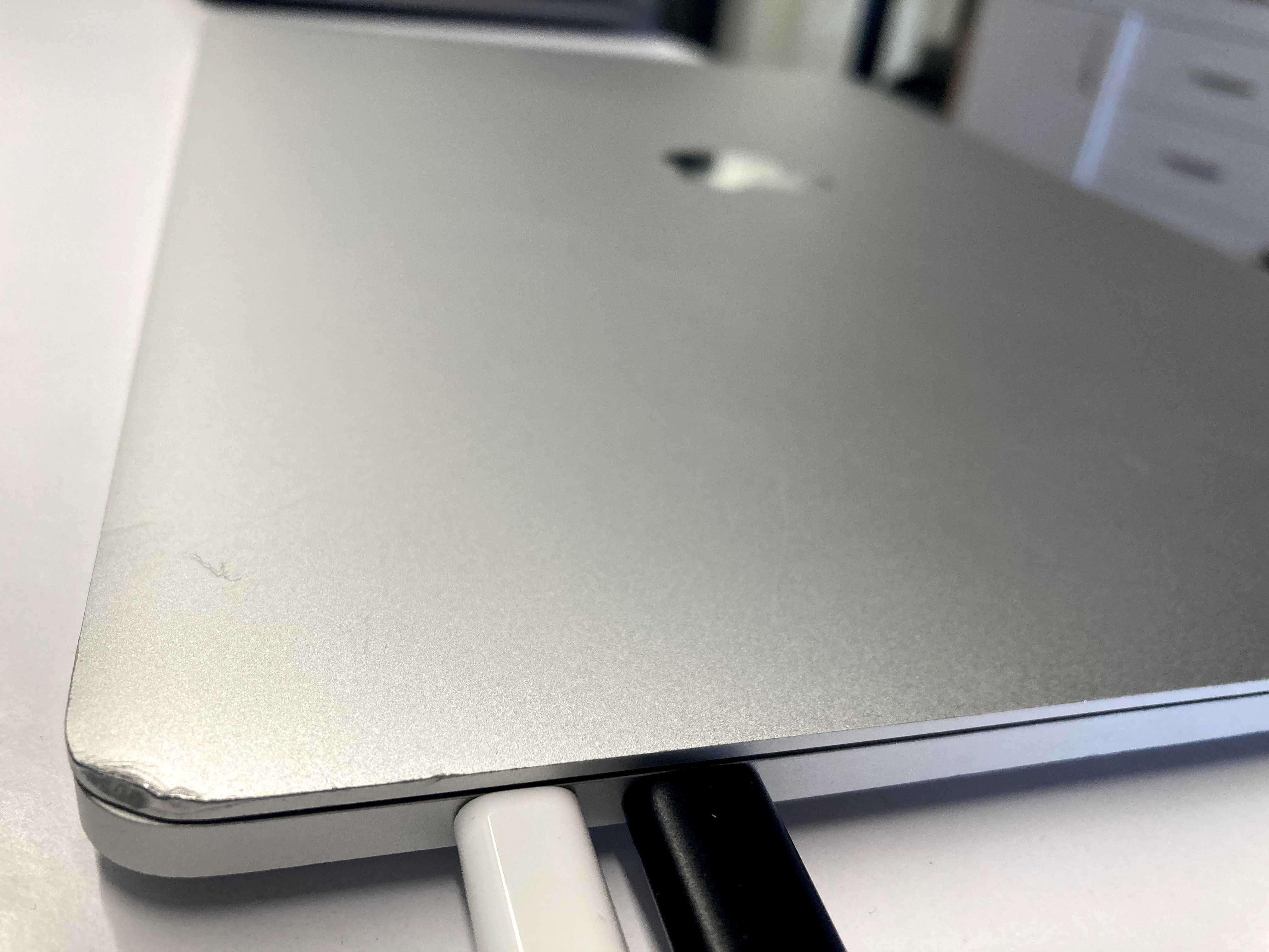 MacBook Pro 2018 15" I7 16 RAM 500 SSD (не працює диплей)