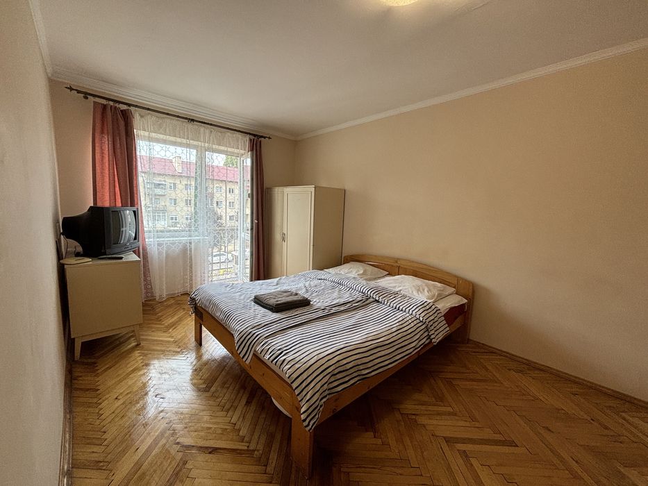 Однокімнатна квартира подобово біля собору