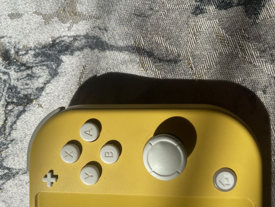 nintendo switch lite żółta+ 9 gier