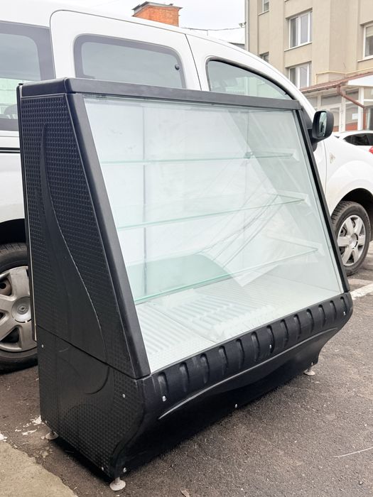 Продам Холодильну Вітрину Умка