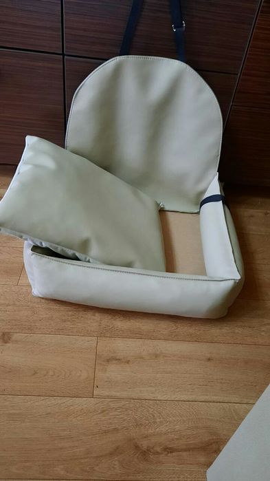 Автокресло для перевозки собак