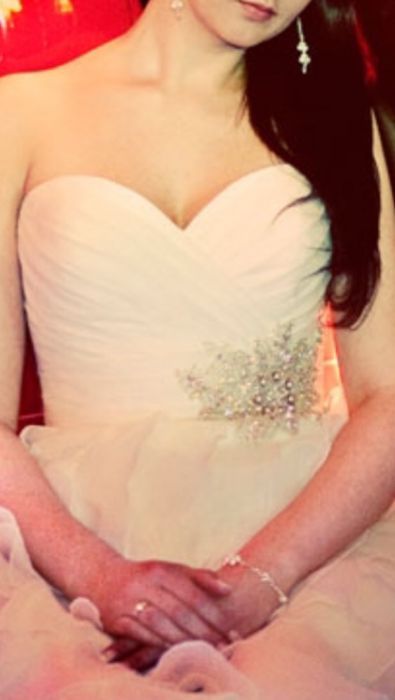 Allure bridals 8862 hiszpańska suknia ślubna perły fale Madonna tren