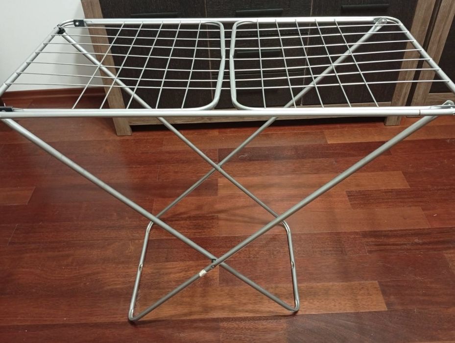 Розкладна сушарка для одягу та білизни