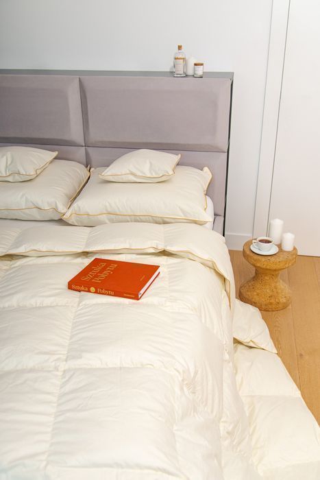 Poduszka AMZ BASIC puch 70% 70x80cm Biały