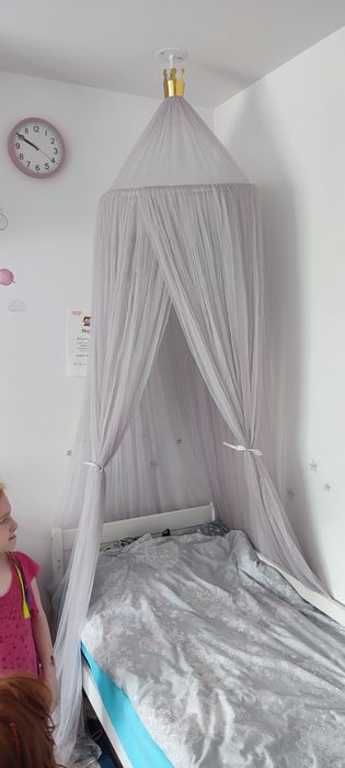 Tiulowy baldachim dla dziewczynki