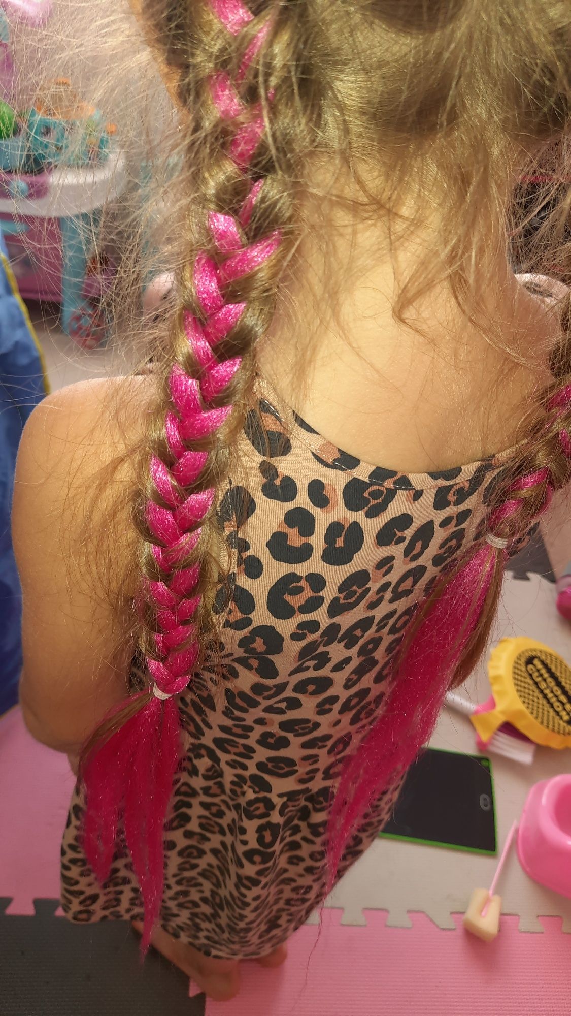 Włosy sztuczne różowe pink syntetyczne przedłużanie warkocze