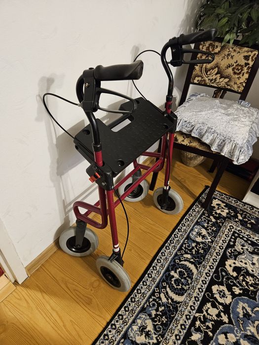 Chodzik balkonik podpórka na kółkach.