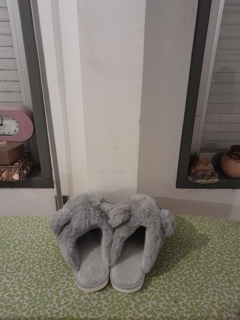 Vendo Chinelos de Senhora muito bonitos como novos