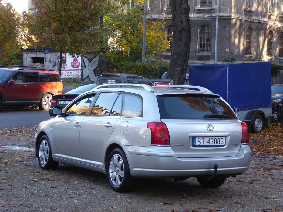 Toyota Avensis 2.0 Benzyna, Bogate Wyposażenie, Zadbany, HAK