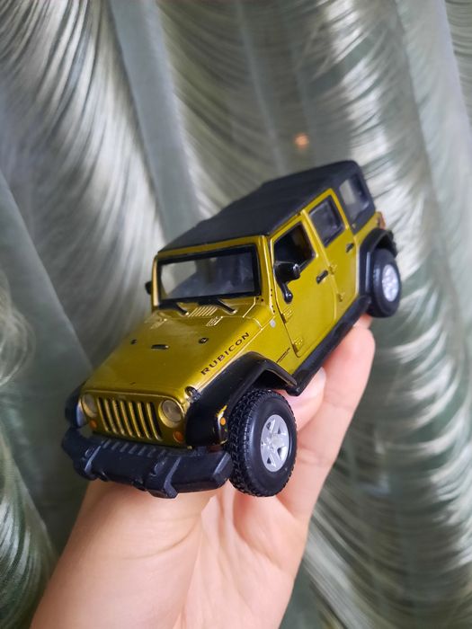 Автомодель Bburago Jeep Wrangler Unlimited Rubicon