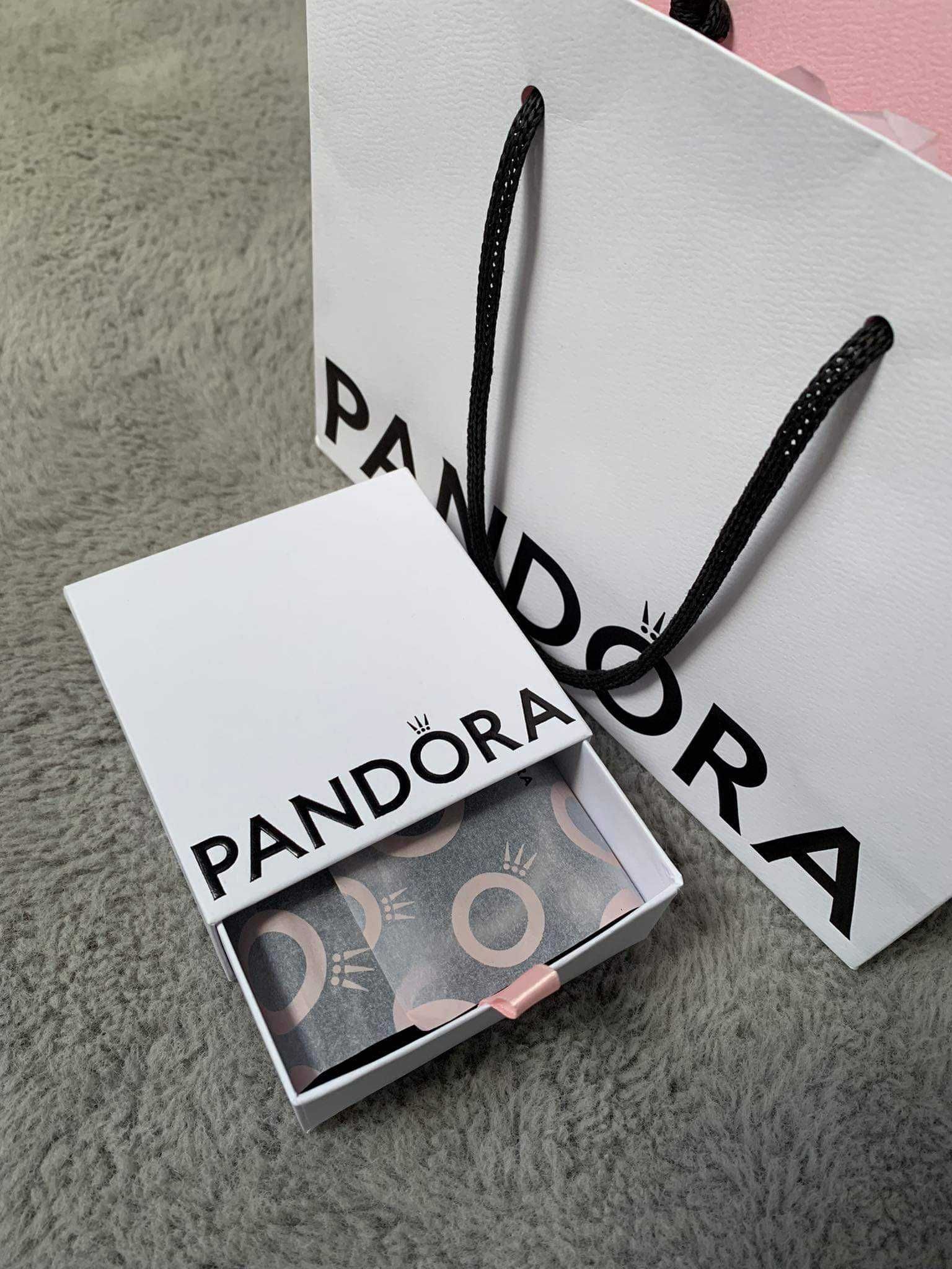 Nowa bransoletka Pandora Moments + zawieszka na 18-ste urodziny