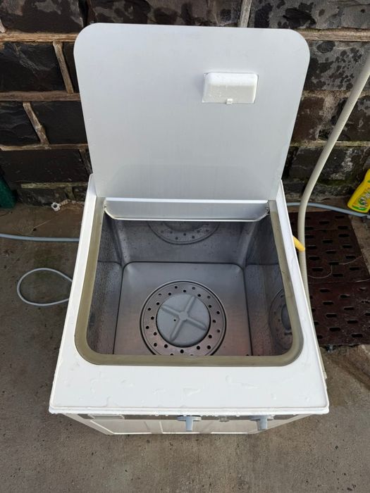 Продам привезену з Європи полуавтомат пральну машину