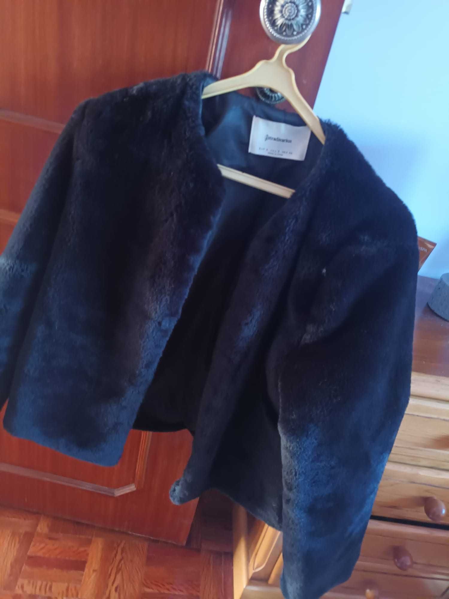 Casaco de pelo preto