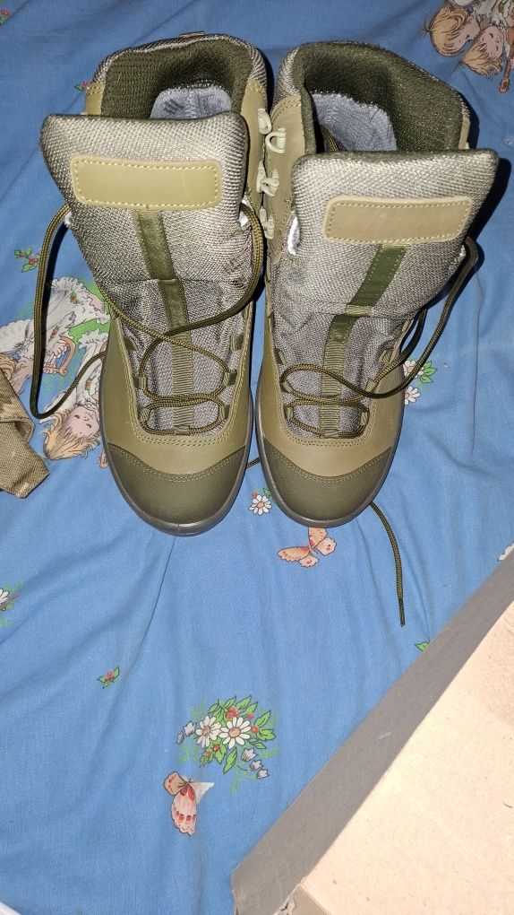 Рпс, берцы, аптечка. Военное барахло, форма олива новая.