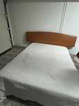 Cama de casal com 2 mesinhas de cabeçeira e comoda