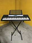 Piano portátil Yamaha E213