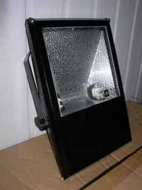 Прожектор с эмпра 70-150Вт хорошего качества с лампой