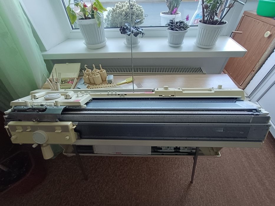 Brother KH 893/KR 850. Дві фонтури. В'язальна машина 5 клас.