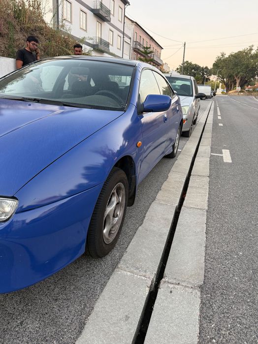 Mazda em bom estado