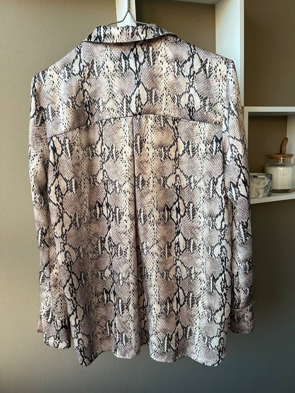 Блуза Mango в змеиный принт рубашка шелковая/атласная xs-s