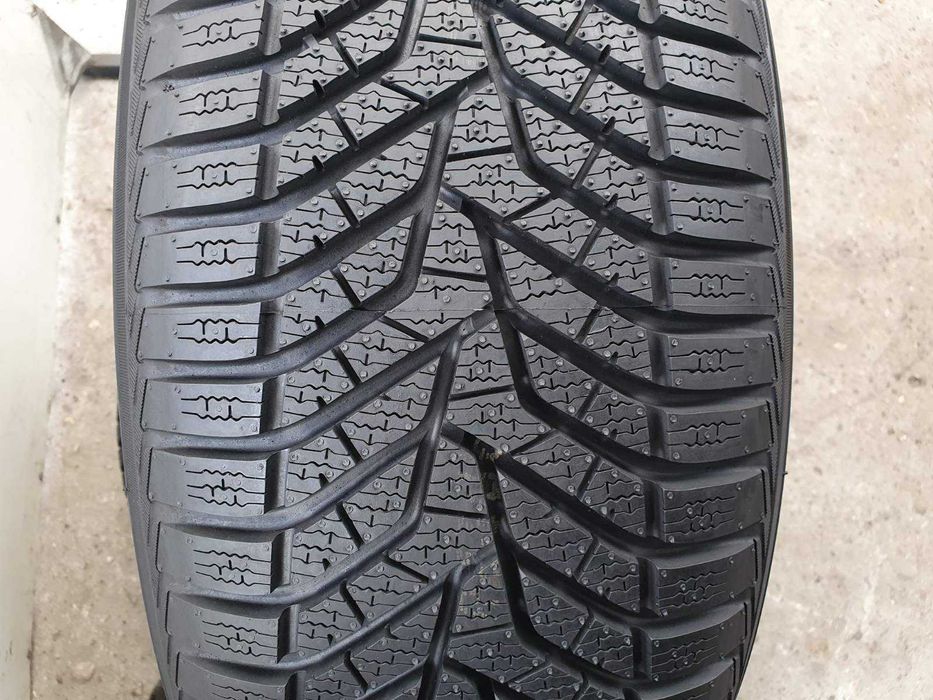 2x Yokohama Bluearth Winter V905  225/55r18  Nowe