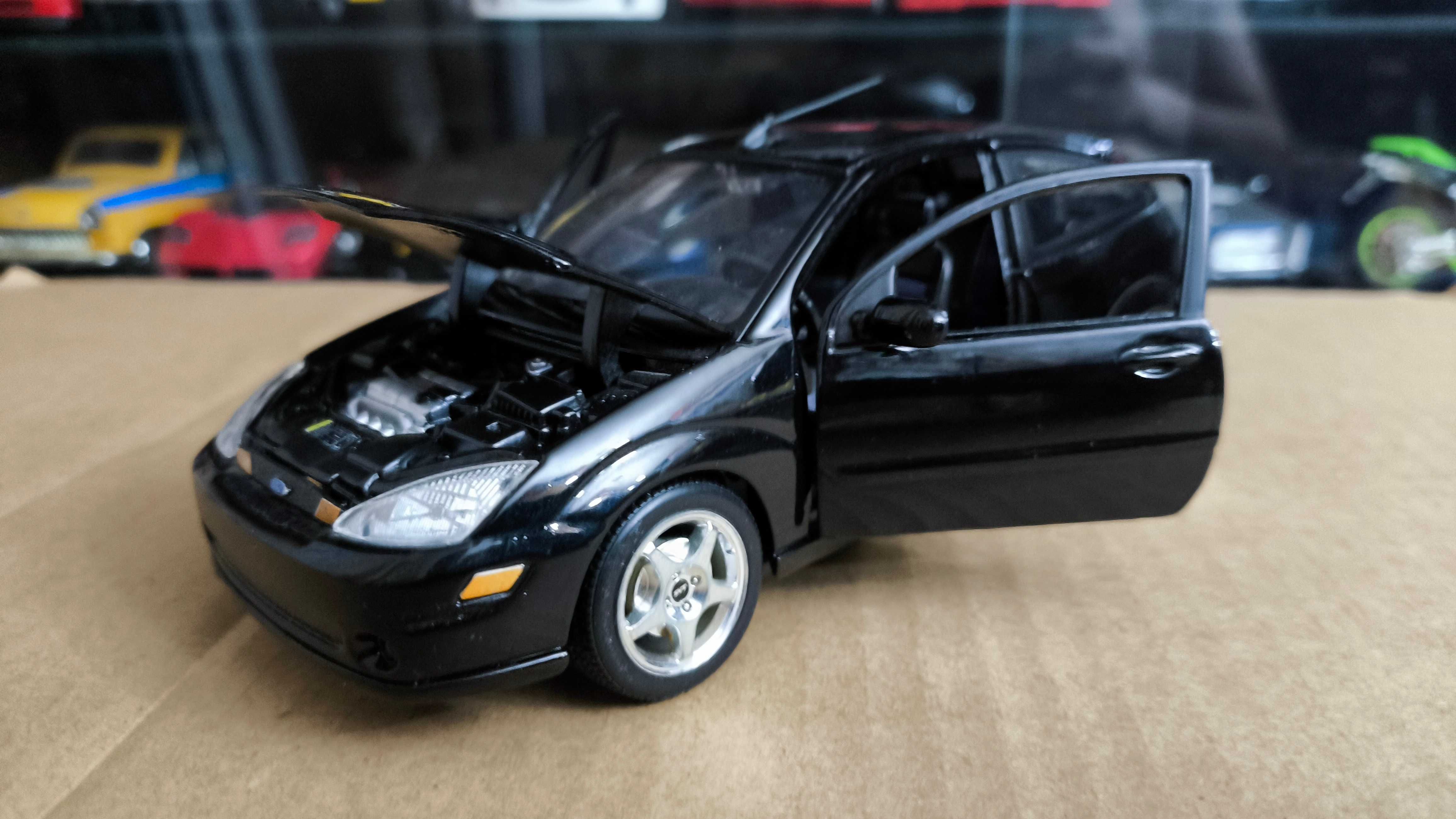 Машинка, модель, іграшка 1/24 Ford Focus SVT Maisto