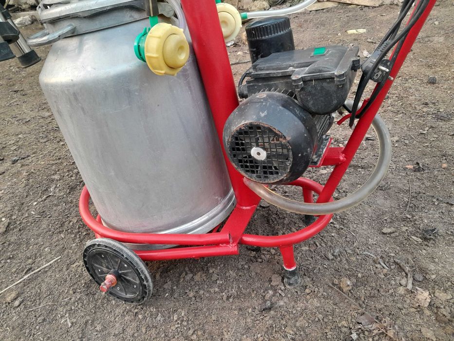 Продам доїльний апарат берізка 2