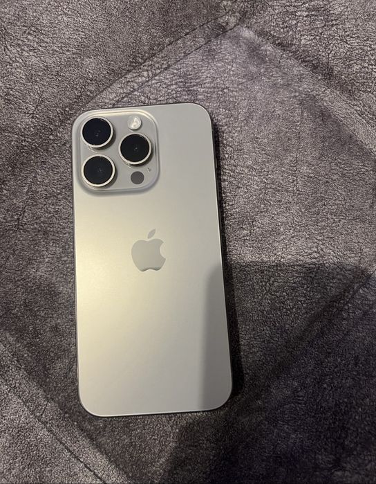 Продам айфон 15 про на 256