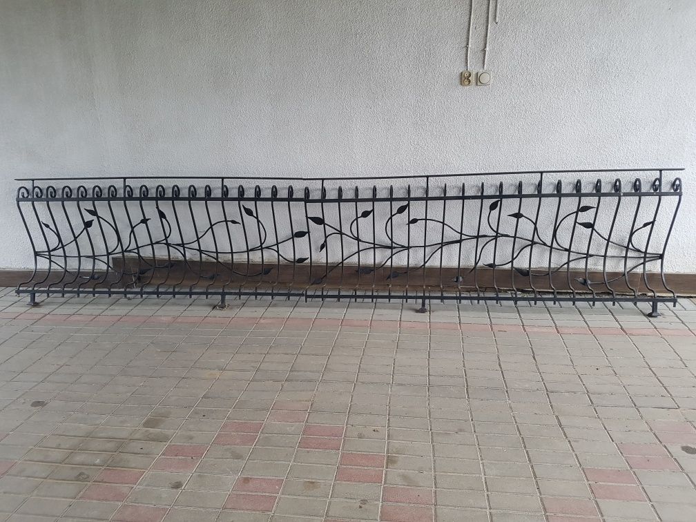 Barierka balustrada kuta z motywem roślinnym czarna