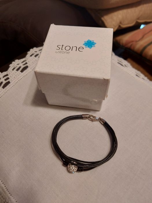 Pulseira de Couro c/ fecho em Prata.