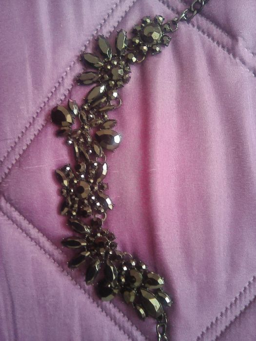 Colar com cristais preto