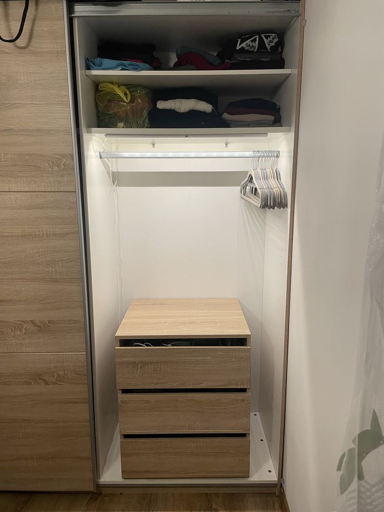 Szafa przesuwna trzydrzwiowa z lustrem 270 x 210 cm