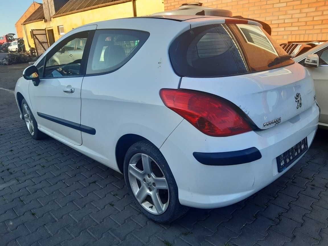 Peugeot 308 HB Lampy zderzak błotniki drzwi kokpit Kod lakieru EWP