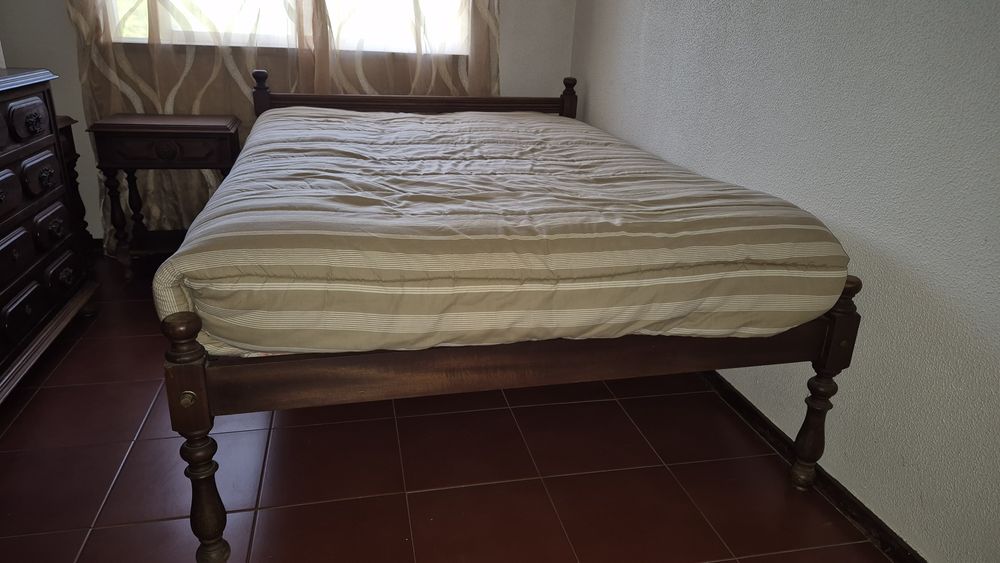 Conjunto de mobília de quarto  em pinho