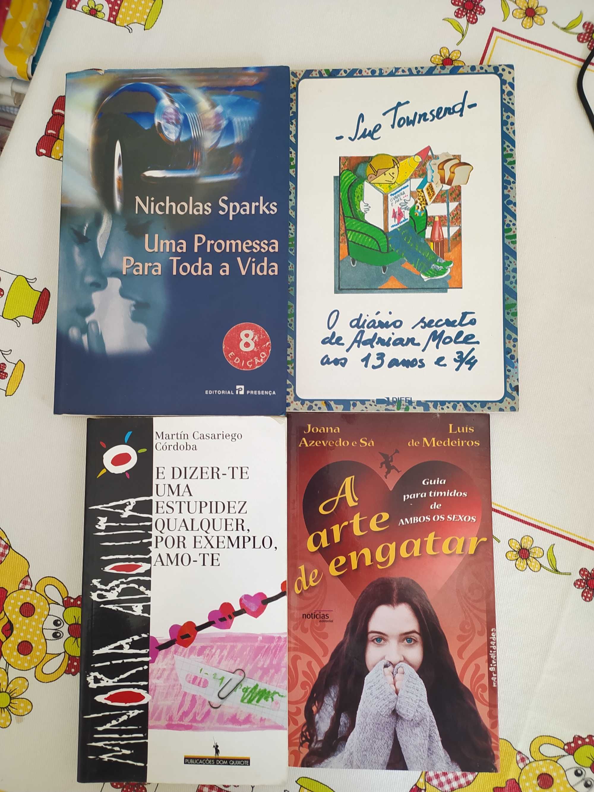 Livros variados em bom estado