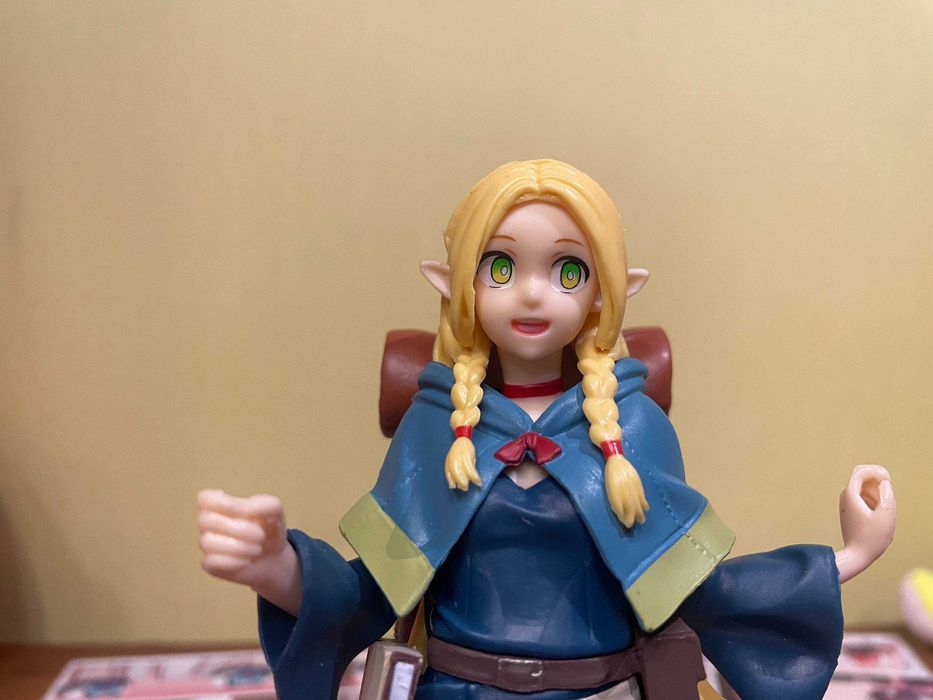 НОВА аніме-фігурка Марсіль — Dungeon Meshi (17 см) + три наліпки бонус