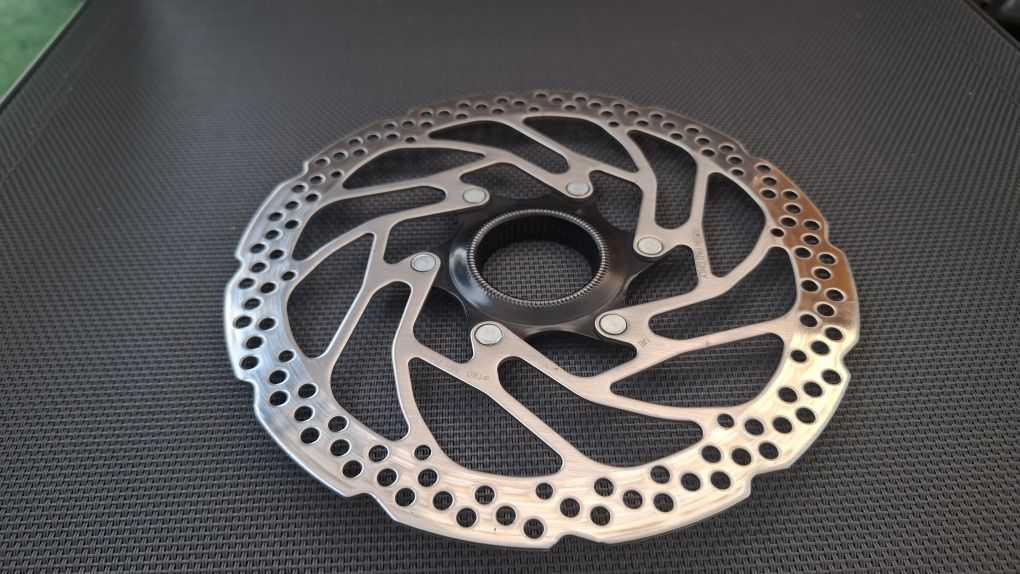 Tarcze 180mm centerlock Shimano SM-RT30  2 szt + adaptery