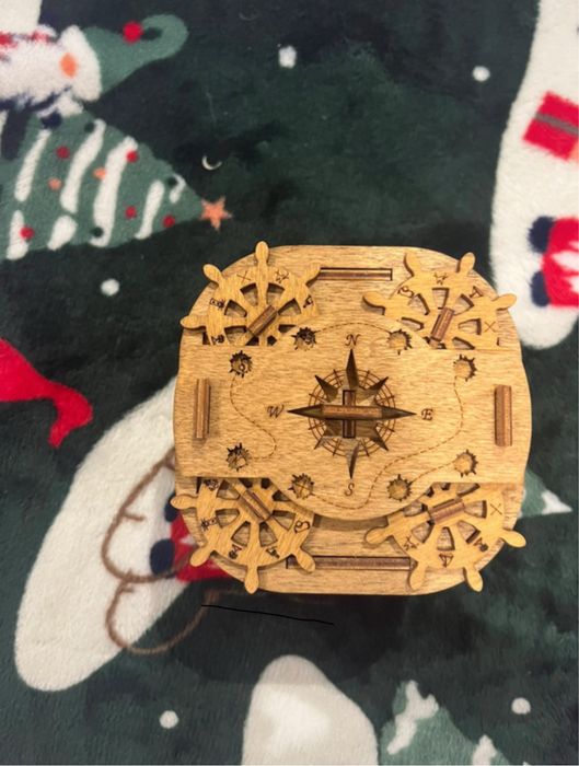 ClueBox intacta e bem estimada.